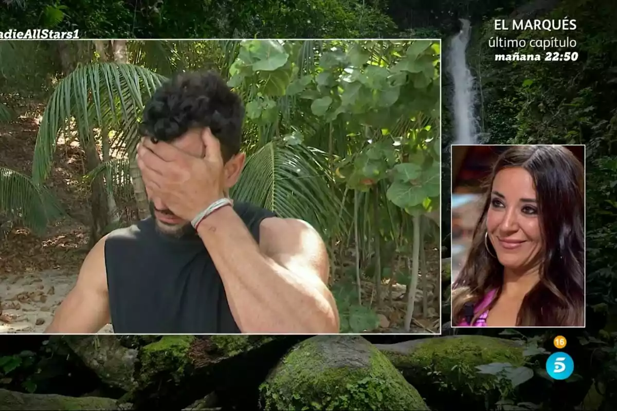 Captura de Jorge Pérez con las manos en la cara llorando en la isla de Supervivientes con su mujer Alicia mirando en plató Captura de Jorge Pérez con las manos en la cara llorando en la isla de Supervivientes con su mujer Alicia mirando en plató