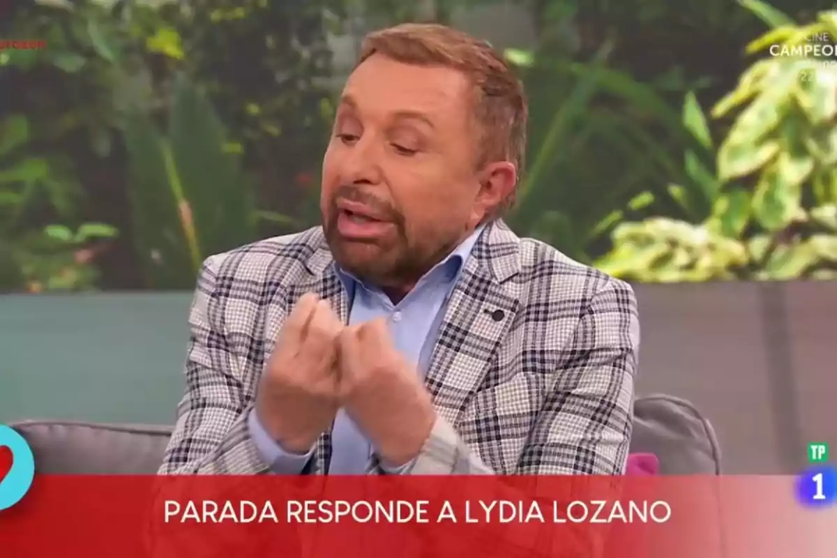 José Manuel Parada, con barba y chaqueta a cuadros, gesticula con las manos mientras habla en 'D Corazón' José Manuel Parada, con barba y chaqueta a cuadros, gesticula con las manos mientras habla en 'D Corazón'