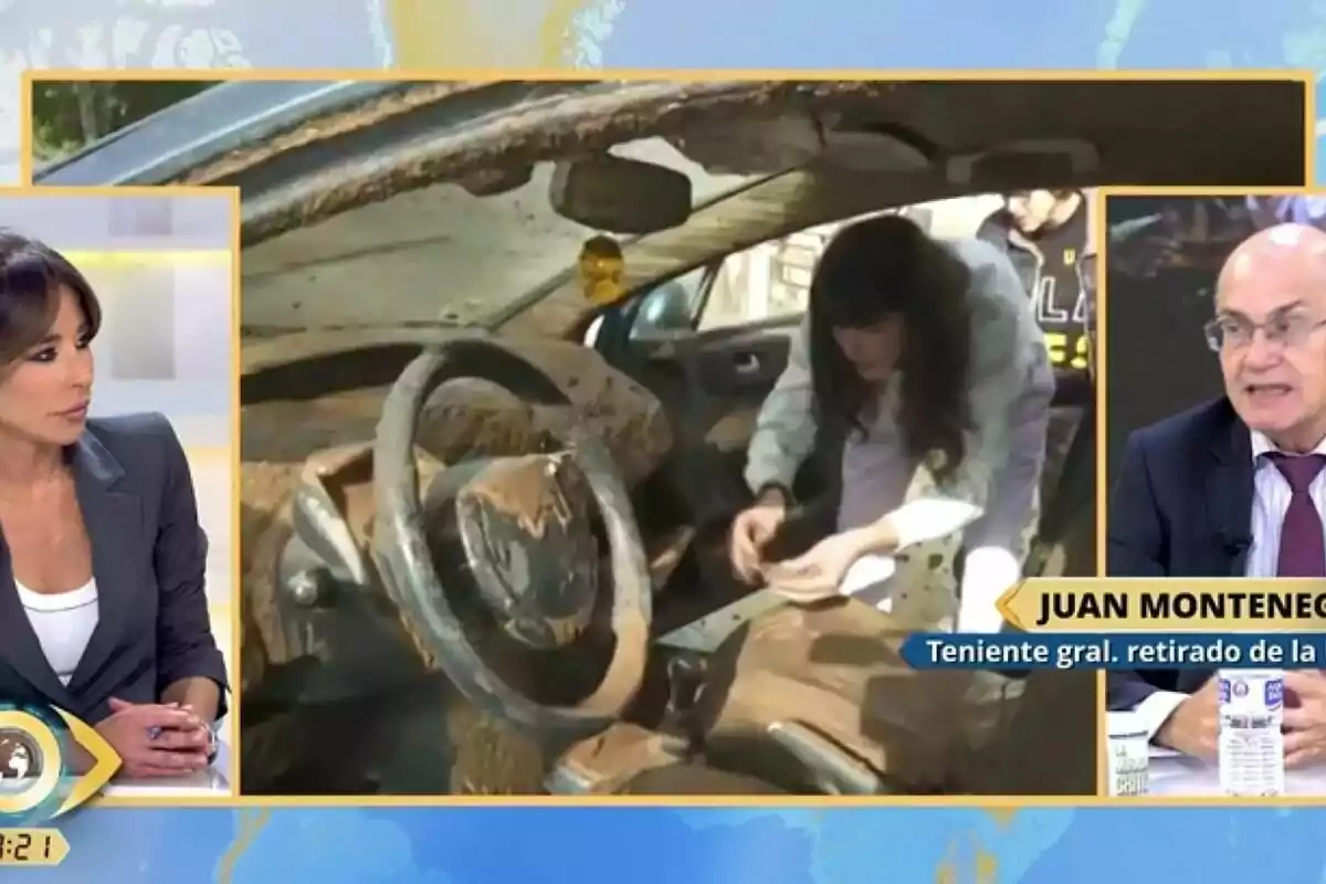 Ana Terradillos conversa con un invitado identificado como Juan Montenegro, teniente general retirado, mientras se muestra una imagen de un coche cubierto de barro con una persona en su interior en La Mirada Crítica. Ana Terradillos conversa con un invitado identificado como Juan Montenegro, teniente general retirado, mientras se muestra una imagen de un coche cubierto de barro con una persona en su interior en La Mirada Crítica.