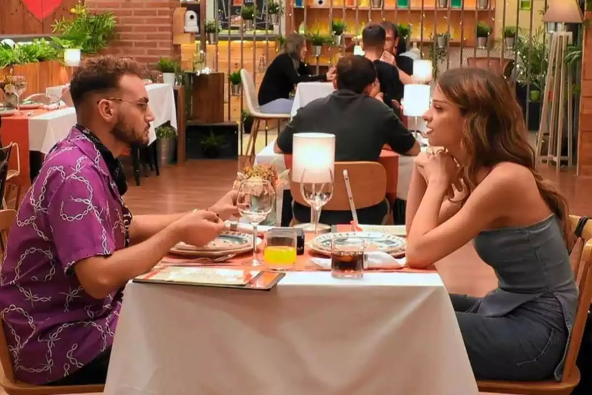 Captura de Juande y Emma en su cita de 'First Dates' Captura de Juande y Emma en su cita de 'First Dates'
