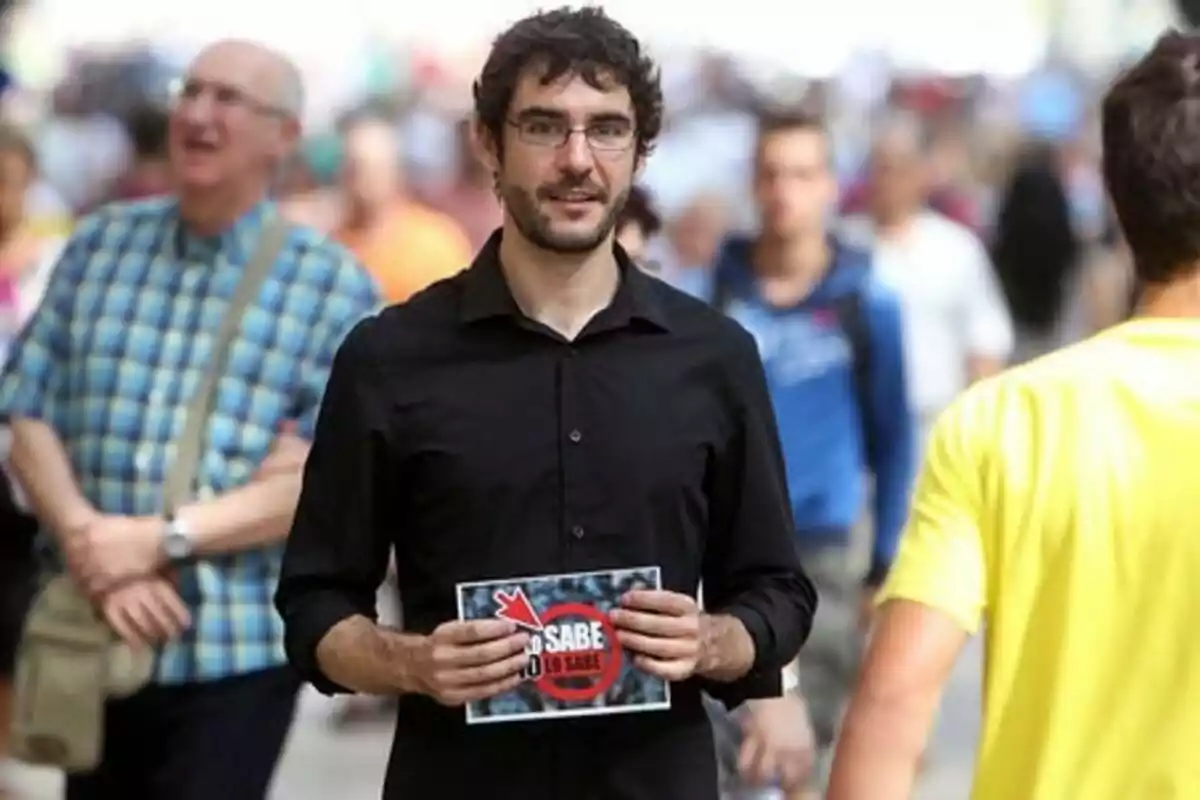 Captura de Juanra Bonet como presentador de Lo sabe, no lo sabe en Cuatro Captura de Juanra Bonet como presentador de Lo sabe, no lo sabe en Cuatro