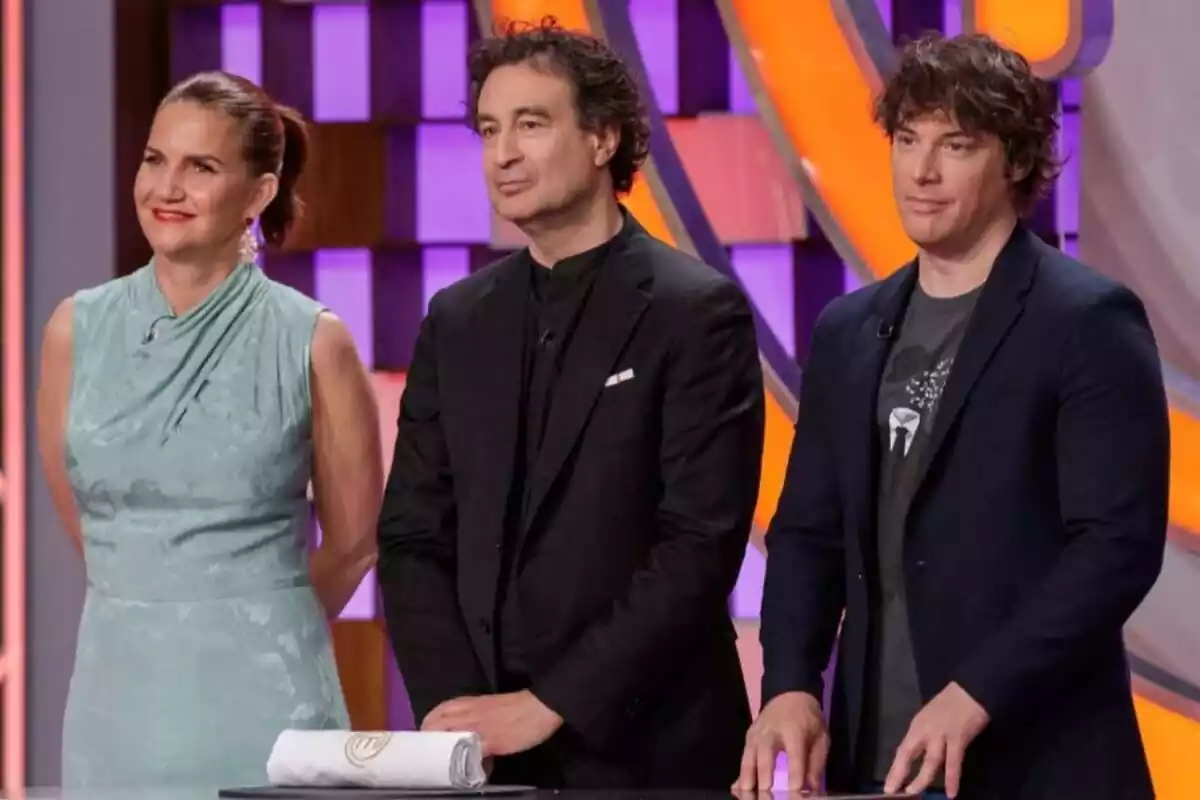 Posado de Pepe Rodríguez, Jordi Cruz y Samantha Vallejo-Nágera en MasterChef Posado de Pepe Rodríguez, Jordi Cruz y Samantha Vallejo-Nágera en MasterChef