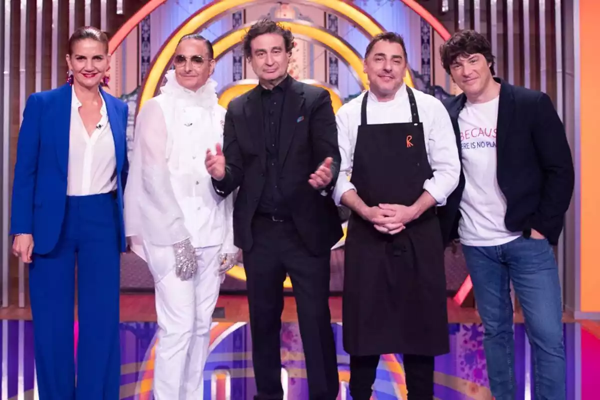 Fotografía de Jordi Cruz, Pepe Rodríguez y Samantha Vallejo-Nágera en MasterChef junto a Josie y Jordi Roca Fotografía de Jordi Cruz, Pepe Rodríguez y Samantha Vallejo-Nágera en MasterChef junto a Josie y Jordi Roca