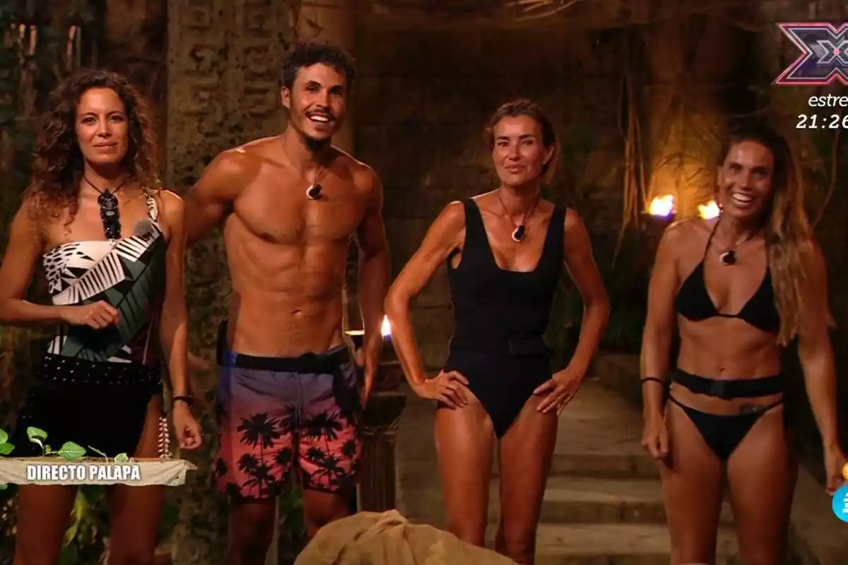Captura de Laura Madrueño, Kiko Jiménez, Arantxa del Sol y Blanca Manchón en la palapa de Supervivientes Captura de Laura Madrueño, Kiko Jiménez, Arantxa del Sol y Blanca Manchón en la palapa de Supervivientes