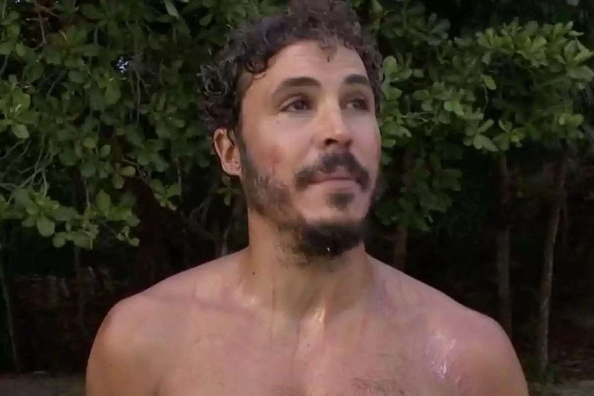 Captura de Kiko Jiménez enfadado en la playa de Supervivientes Captura de Kiko Jiménez enfadado en la playa de Supervivientes