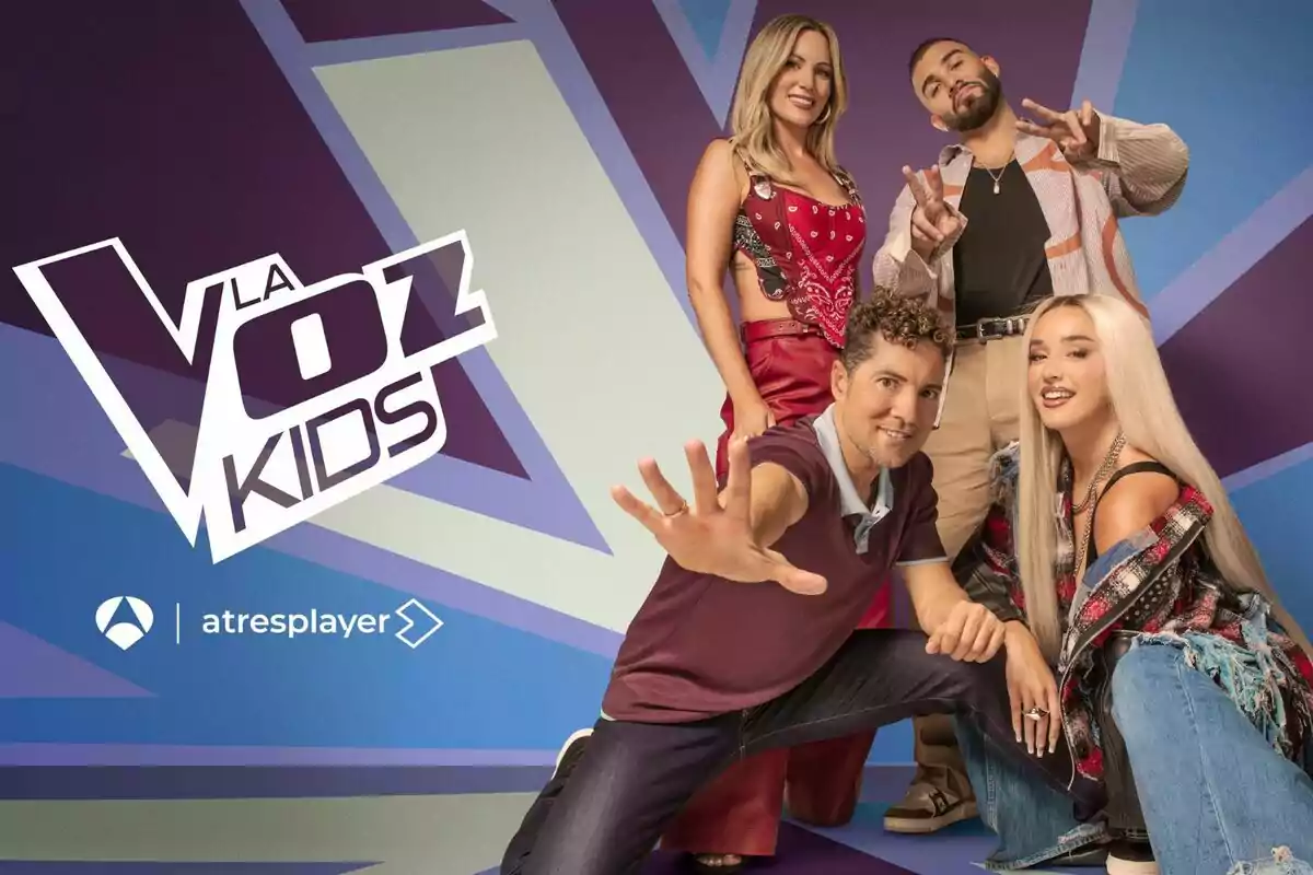 Un grupo de personas formado por Lola Índigo, David Bisbal, Edurne y Manuel Turizo posando frente a un fondo colorido con el logo de Un grupo de personas formado por Lola Índigo, David Bisbal, Edurne y Manuel Turizo posando frente a un fondo colorido con el logo de