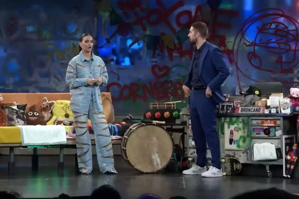 Captura de Laura Escanes junto a David Broncano en La Resistencia de Movistar Plus+ Captura de Laura Escanes junto a David Broncano en La Resistencia de Movistar Plus+