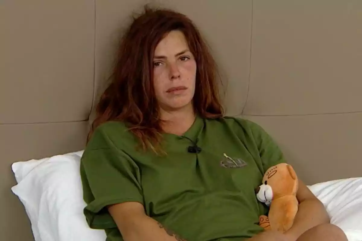 Captura de Laura Matamoros aislada con cara de tristeza en Supervivientes Captura de Laura Matamoros aislada con cara de tristeza en Supervivientes
