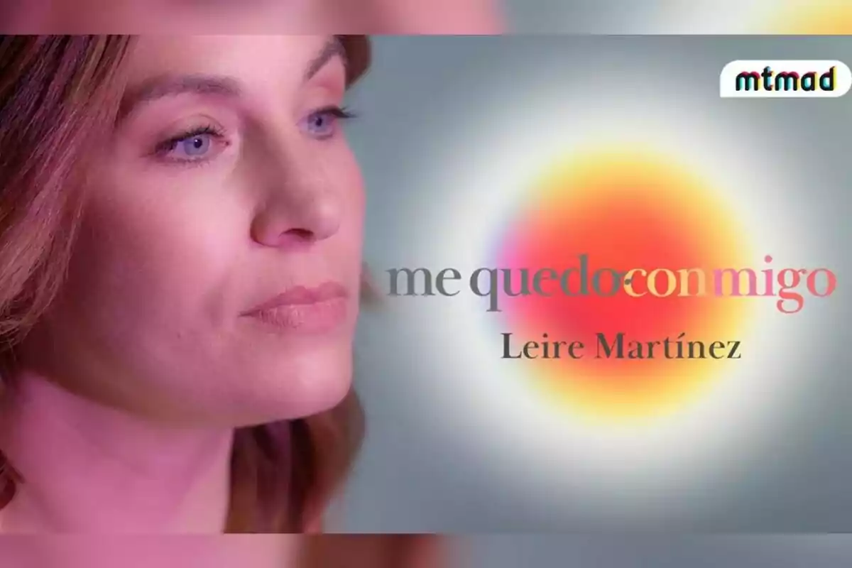 Una persona mirando hacia la derecha con el texto Una persona mirando hacia la derecha con el texto