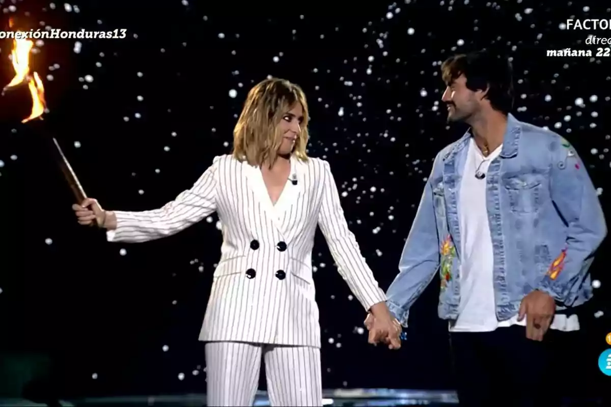 Captura de Sandra Barneda y Logan Sampedro en el plató de Supervivientes Captura de Sandra Barneda y Logan Sampedro en el plató de Supervivientes