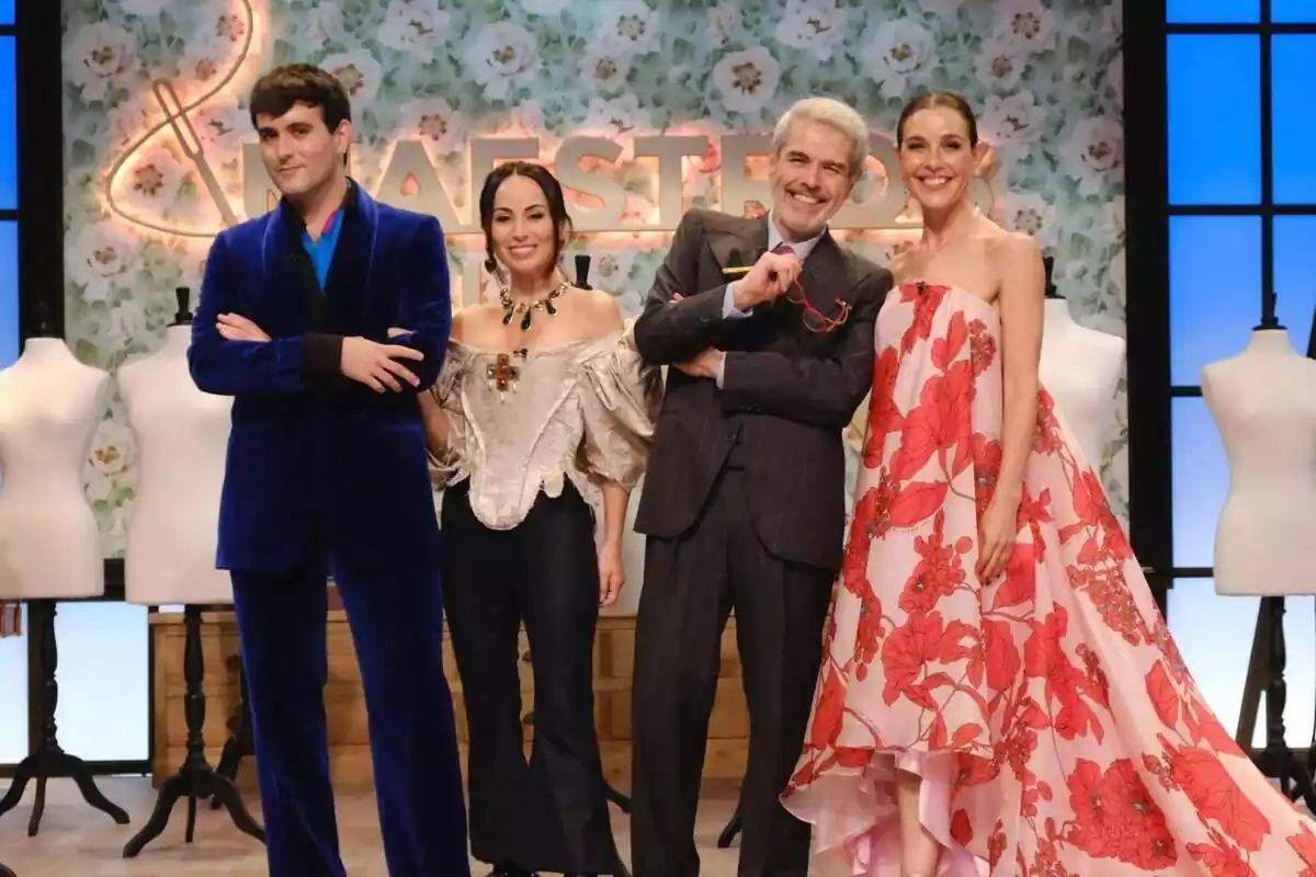 Fotografía del jurado de Maestros de la Costura: Raquel Sánchez Silva, Lorenzo Caprile, María Escoté y Alejandro G. Palomo Fotografía del jurado de Maestros de la Costura: Raquel Sánchez Silva, Lorenzo Caprile, María Escoté y Alejandro G. Palomo
