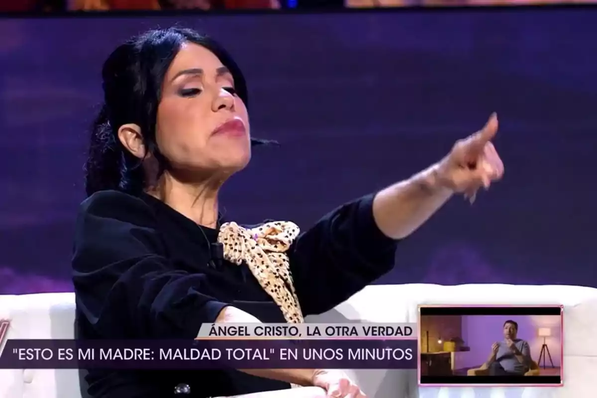 Maite Galdeano gesticula con intensidad con un dedo en alto mientras participa en '¡De Viernes!' Maite Galdeano gesticula con intensidad con un dedo en alto mientras participa en '¡De Viernes!'
