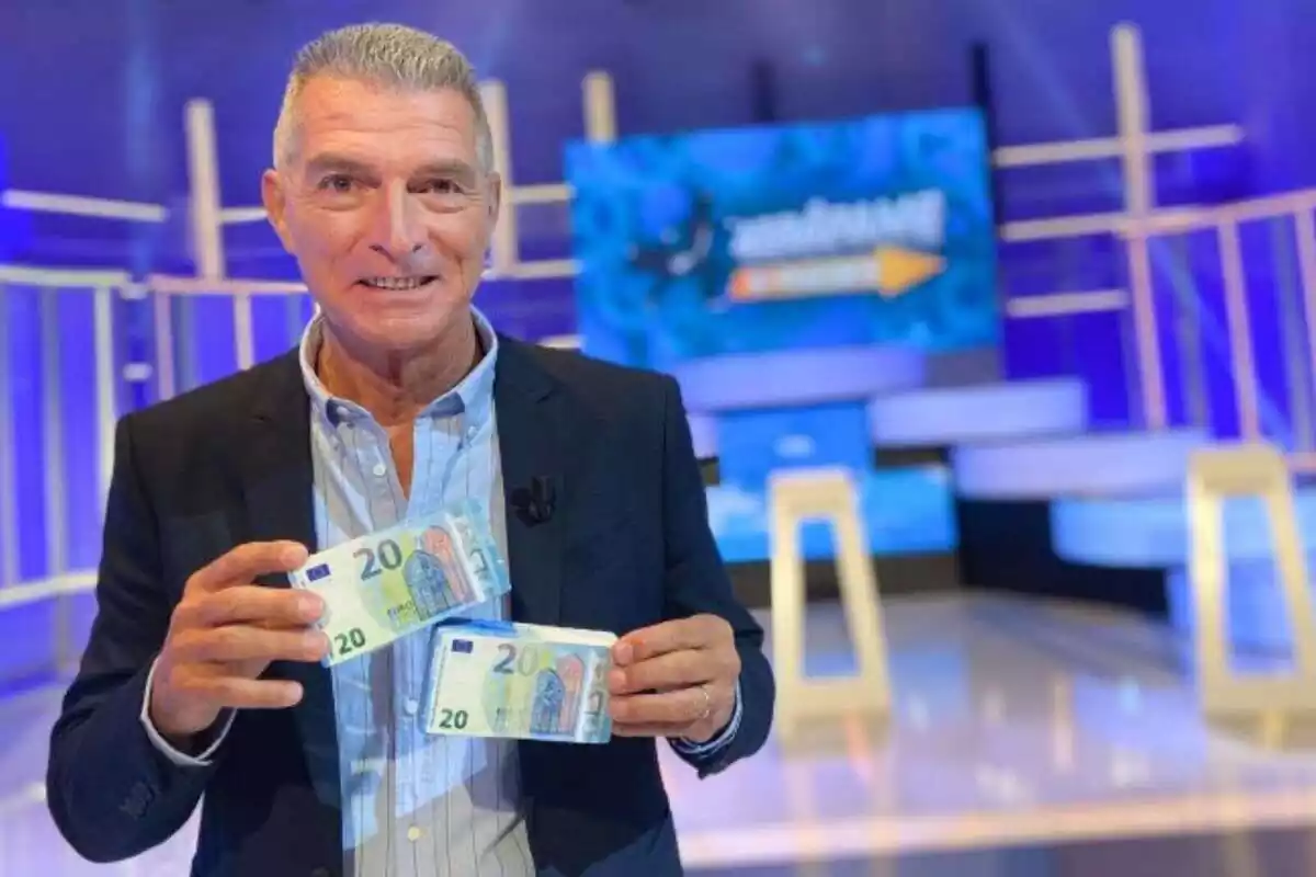 Manolo Sarriá con el bote de 'Atrápame si puedes' Manolo Sarriá con el bote de 'Atrápame si puedes'