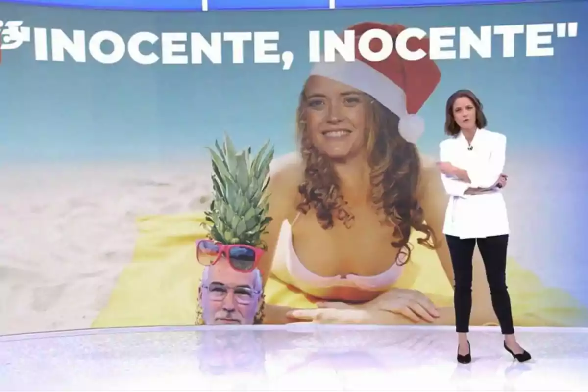 María Casado de pie junto a una pantalla que muestra una imagen humorística de una mujer con un gorro de Navidad y un hombre con gafas de sol y una piña en la cabeza en la playa en Informativos Telecinco. María Casado de pie junto a una pantalla que muestra una imagen humorística de una mujer con un gorro de Navidad y un hombre con gafas de sol y una piña en la cabeza en la playa en Informativos Telecinco.