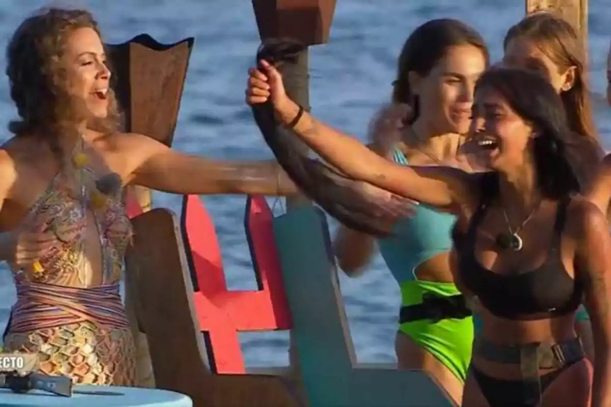 Captura de Marieta después de cortarse el pelo en Supervivientes con Laura Madrueño Captura de Marieta después de cortarse el pelo en Supervivientes con Laura Madrueño