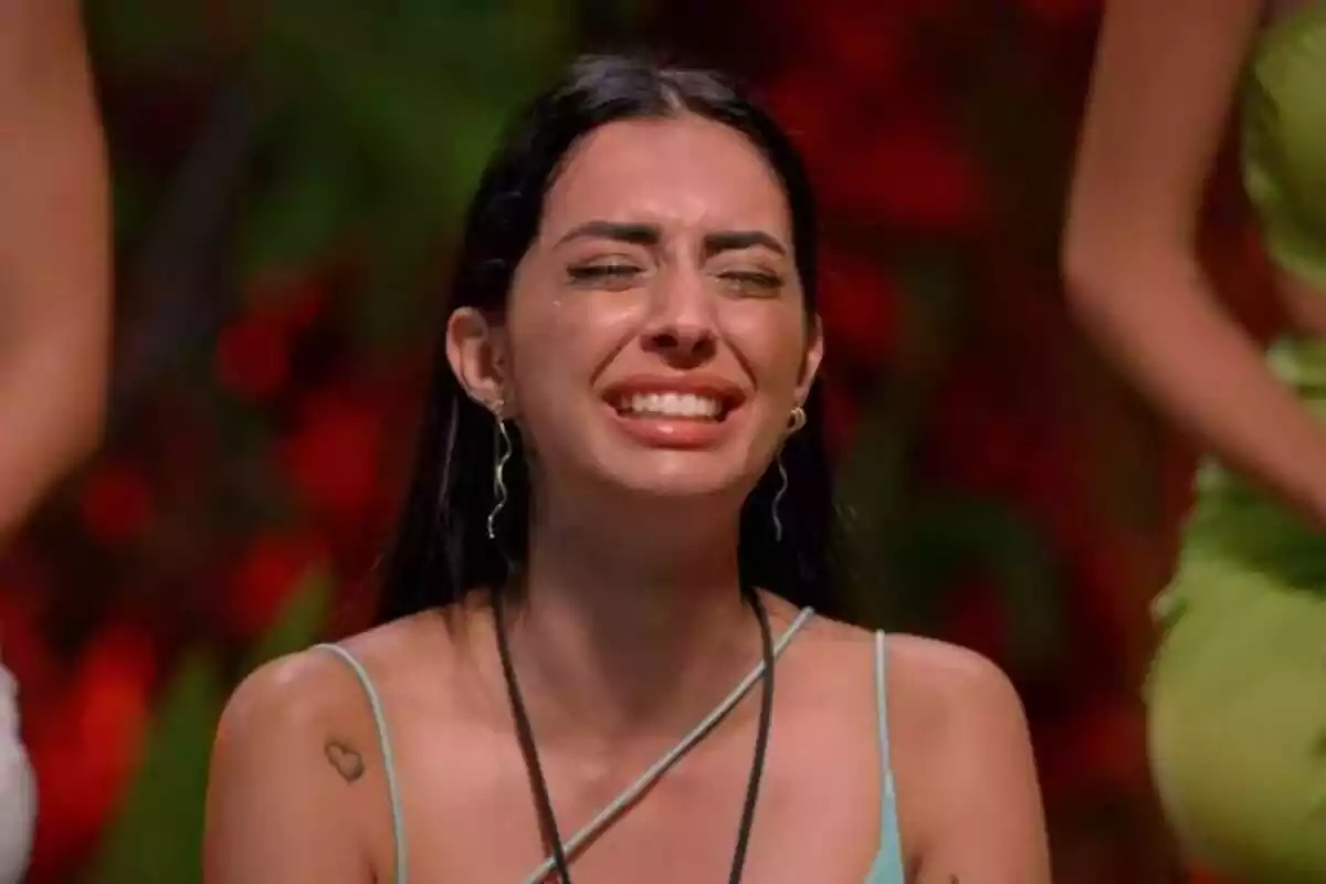 Captura de Marieta llorando en una hoguera de La Isla de las Tentaciones Captura de Marieta llorando en una hoguera de La Isla de las Tentaciones