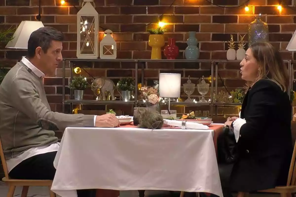 Captura de una cita de First Dates, entre Marijose y Paco, con una rata en la mesa Captura de una cita de First Dates, entre Marijose y Paco, con una rata en la mesa
