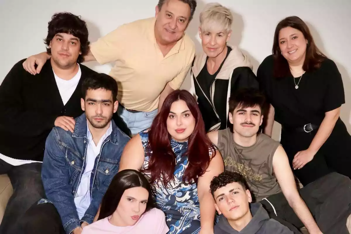 Fotografía del elenco de Mariliendre, nueva seri de atresplayer, con Omar Ayuso, Nina, Mariano Peña o Martin Urrutia Fotografía del elenco de Mariliendre, nueva seri de atresplayer, con Omar Ayuso, Nina, Mariano Peña o Martin Urrutia