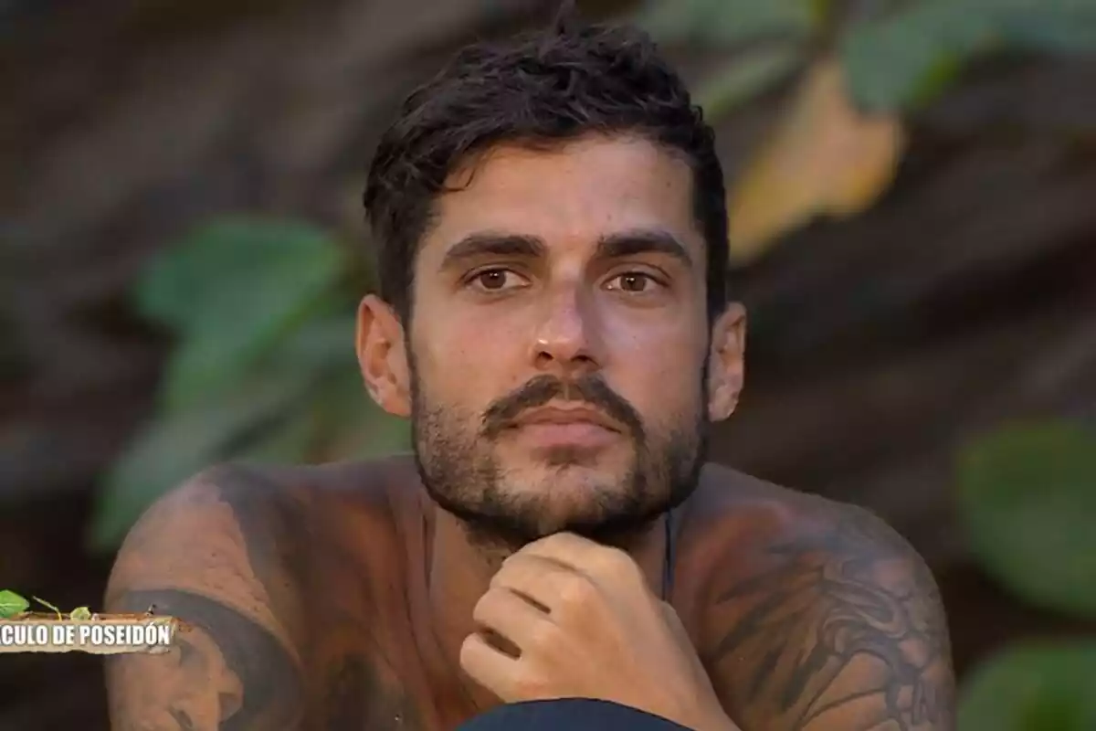 Captura de Mario González mirando a cámaras en Supervivientes Captura de Mario González mirando a cámaras en Supervivientes
