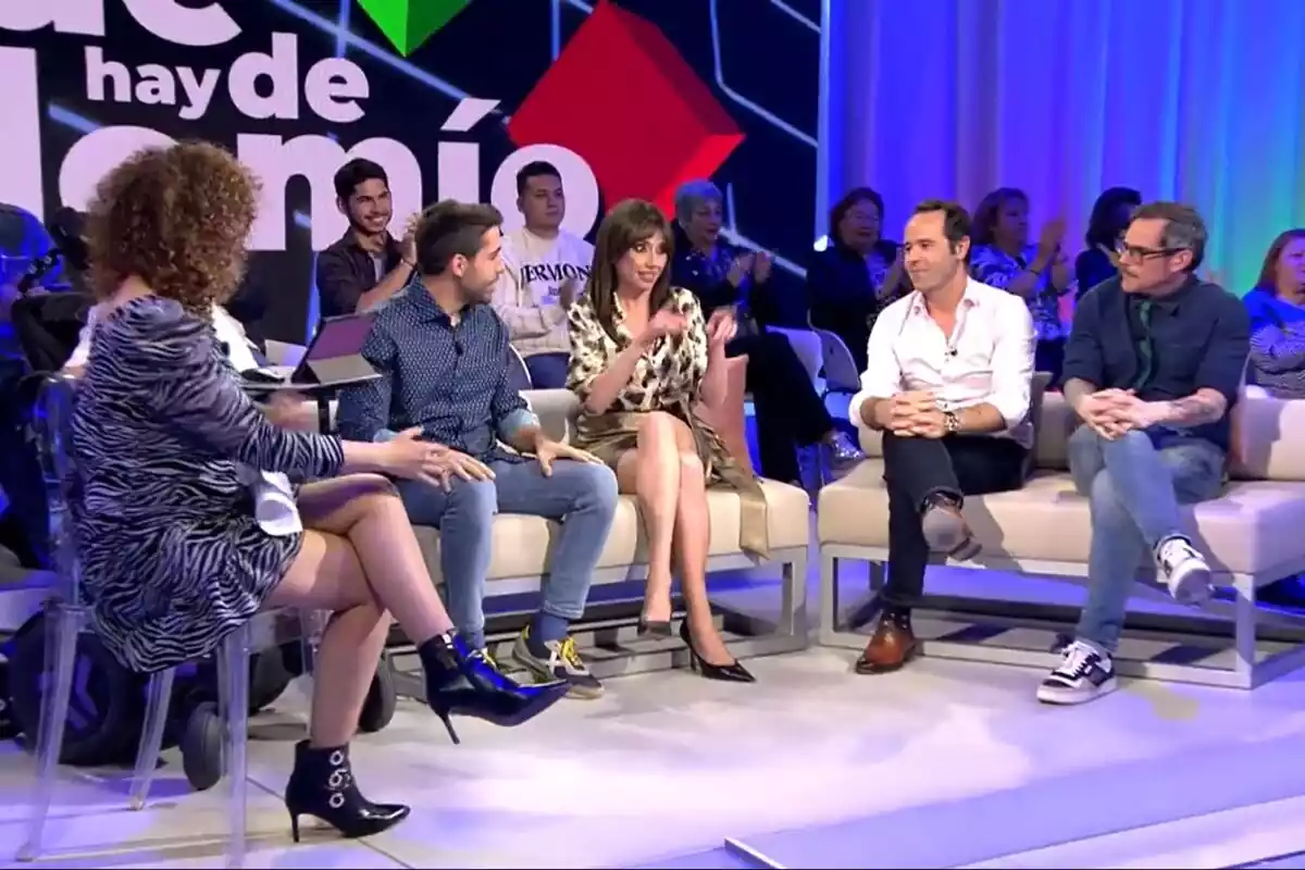 Captura de Marta Flich y Fabián Pérez presentando la nueva sección de Todo es Mentira en Cuatro Captura de Marta Flich y Fabián Pérez presentando la nueva sección de Todo es Mentira en Cuatro