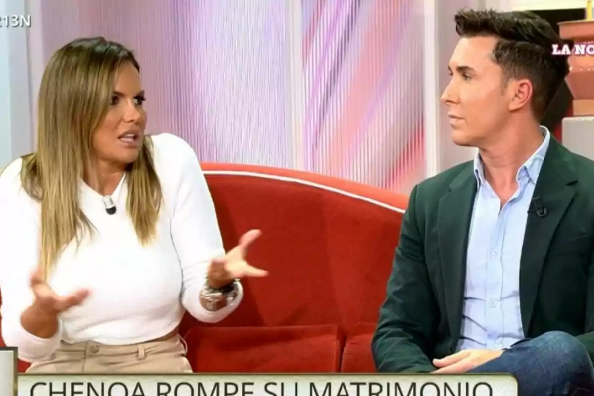 Captura de Marta López i Omar Suárez debatent al programa TardeAR Captura de Marta López i Omar Suárez debatent al programa TardeAR