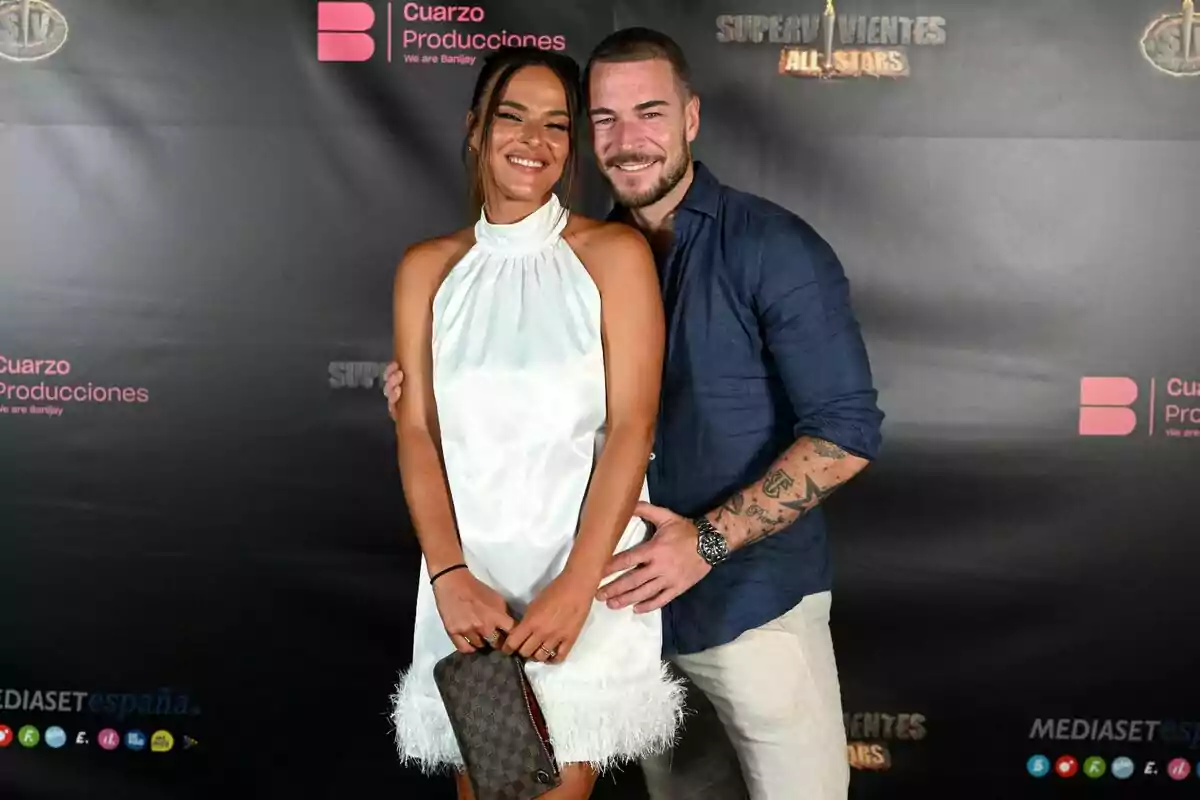 Marta Peñate y Tony Spina sonrientes posando en un evento de Cuarzo Producciones. Marta Peñate y Tony Spina sonrientes posando en un evento de Cuarzo Producciones.