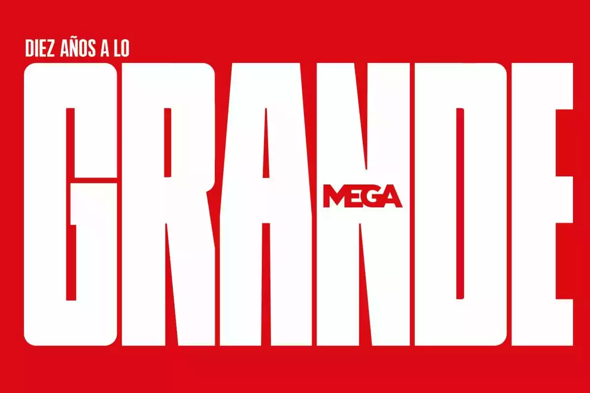 Imagen con fondo rojo y letras blancas que dicen Diez años a lo grande con la palabra Mega en rojo dentro de la palabra grande