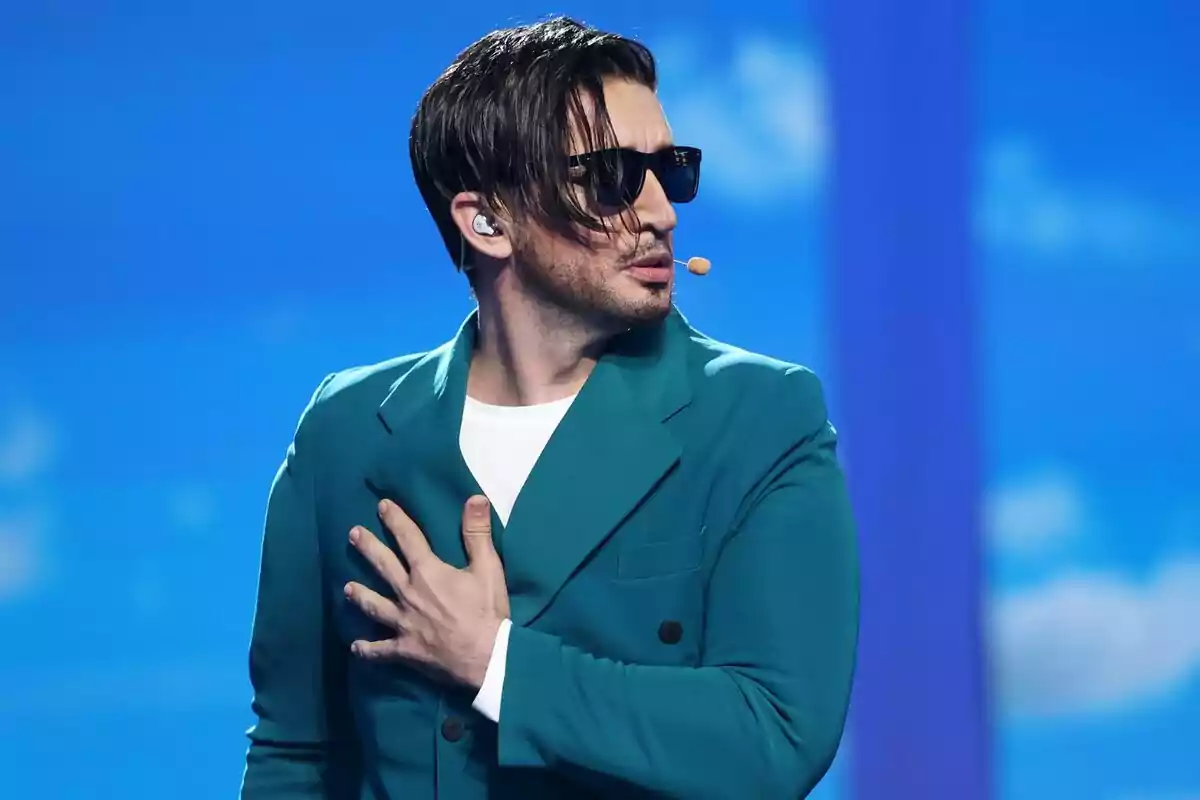 Fotografía de Miguel Lago imitando en la gala 9 de Tu Cara Me Suena Fotografía de Miguel Lago imitando en la gala 9 de Tu Cara Me Suena