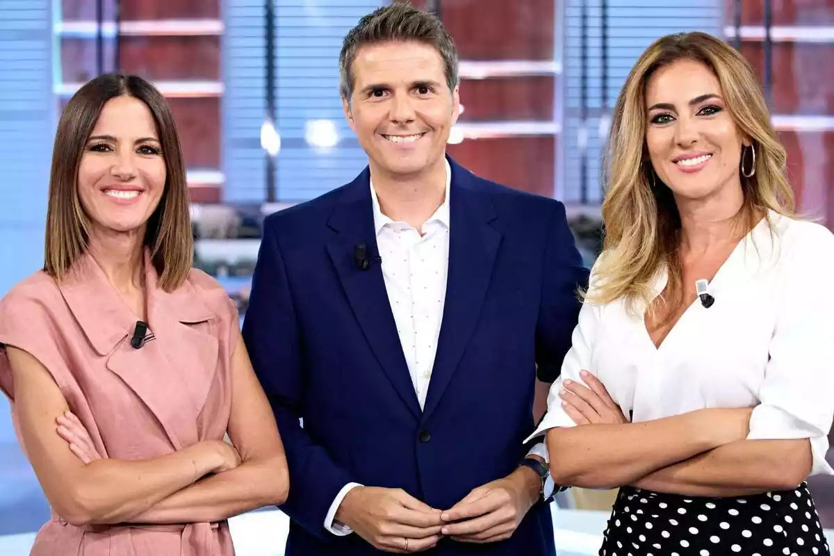 Fotografía de Mónica Sanz, Fernando de la Guardia y Verónica Dulanto en Cuatro al día Fotografía de Mónica Sanz, Fernando de la Guardia y Verónica Dulanto en Cuatro al día