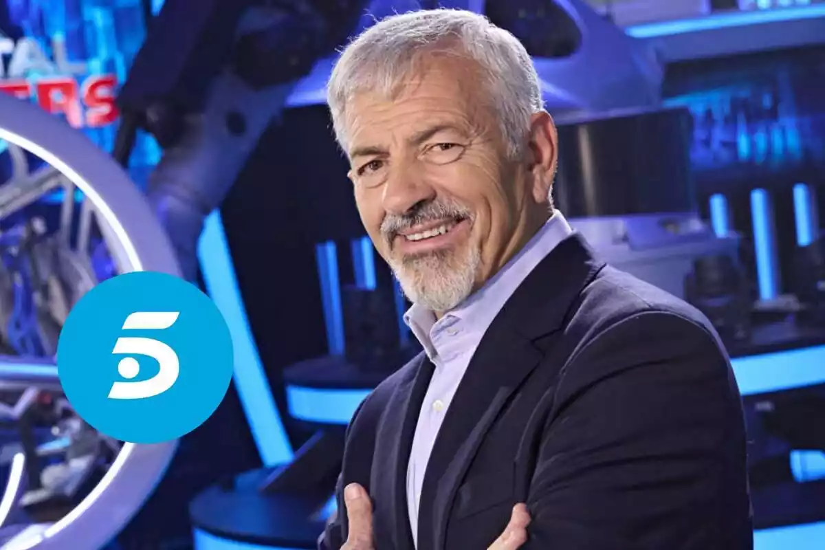 Montaje Carlos Sobera sonriente con el logo de Telecinco