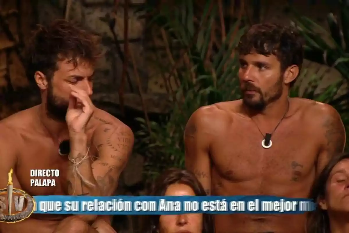 Montoya y Manuel González, sin camisa, discutiendo en la palapa de 'Supervivientes' Montoya y Manuel González, sin camisa, discutiendo en la palapa de 'Supervivientes'