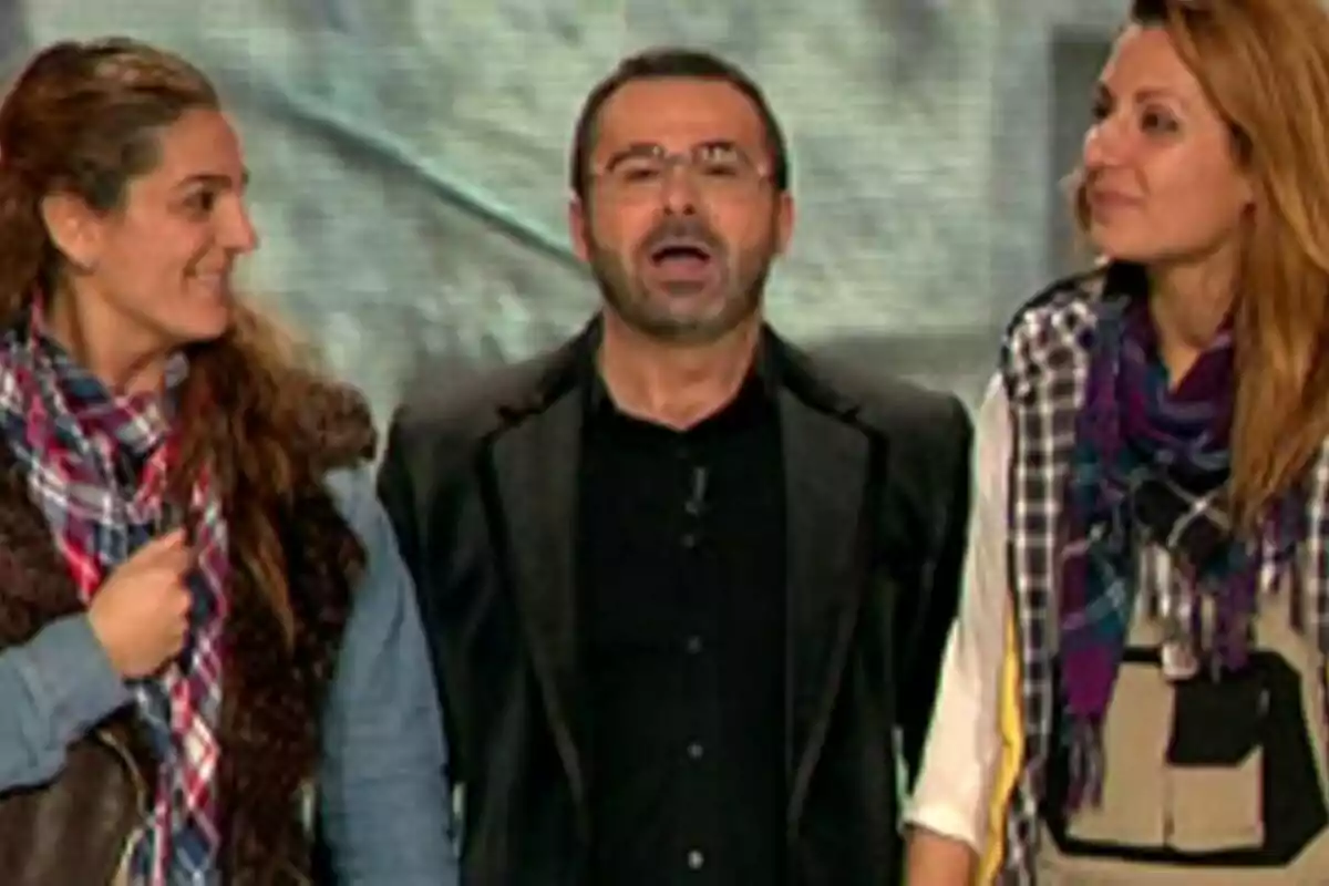 Captura de Jorge Javier Vázquez en la final de Acorralados junto a Nagore Robles y Raquel Bollo Captura de Jorge Javier Vázquez en la final de Acorralados junto a Nagore Robles y Raquel Bollo