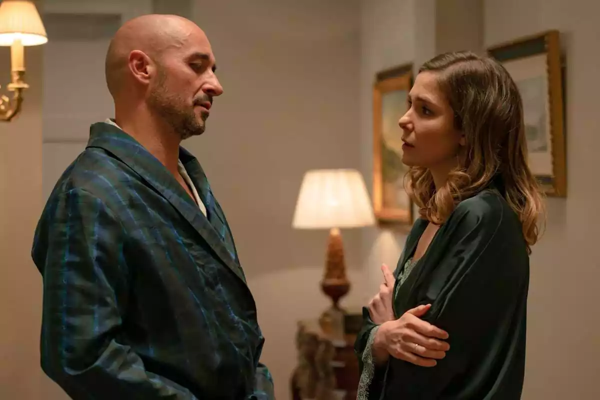 Fotografía de Natalia Sánchez y Alain Hernández en pijama en Sueños de Libertad de Antena 3 Fotografía de Natalia Sánchez y Alain Hernández en pijama en Sueños de Libertad de Antena 3