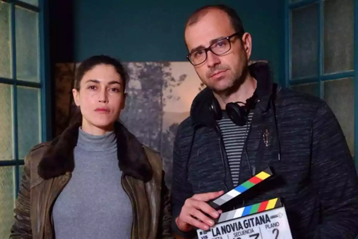 Nerea Barros y Paco Cabezas en el rodaje La Red Púrpura de atresplayer