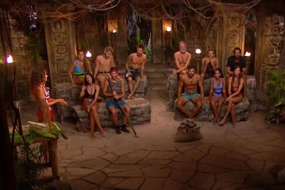 Captura de los concursantes de Supervivientes en la palapa durante la gala 10 Captura de los concursantes de Supervivientes en la palapa durante la gala 10