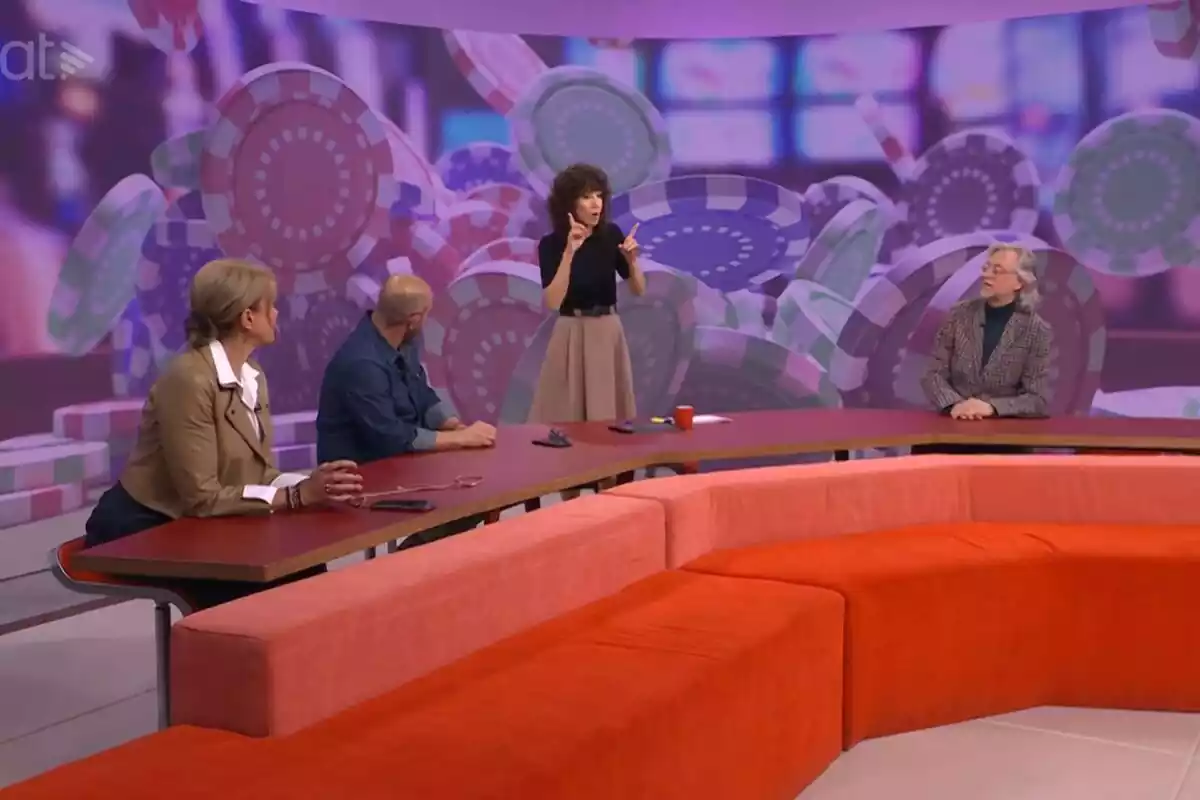 Captura de Planta Baixa presentado por Agnès Marqués con Victor Amela o Eloi VIla en TV3 Captura de Planta Baixa presentado por Agnès Marqués con Victor Amela o Eloi VIla en TV3