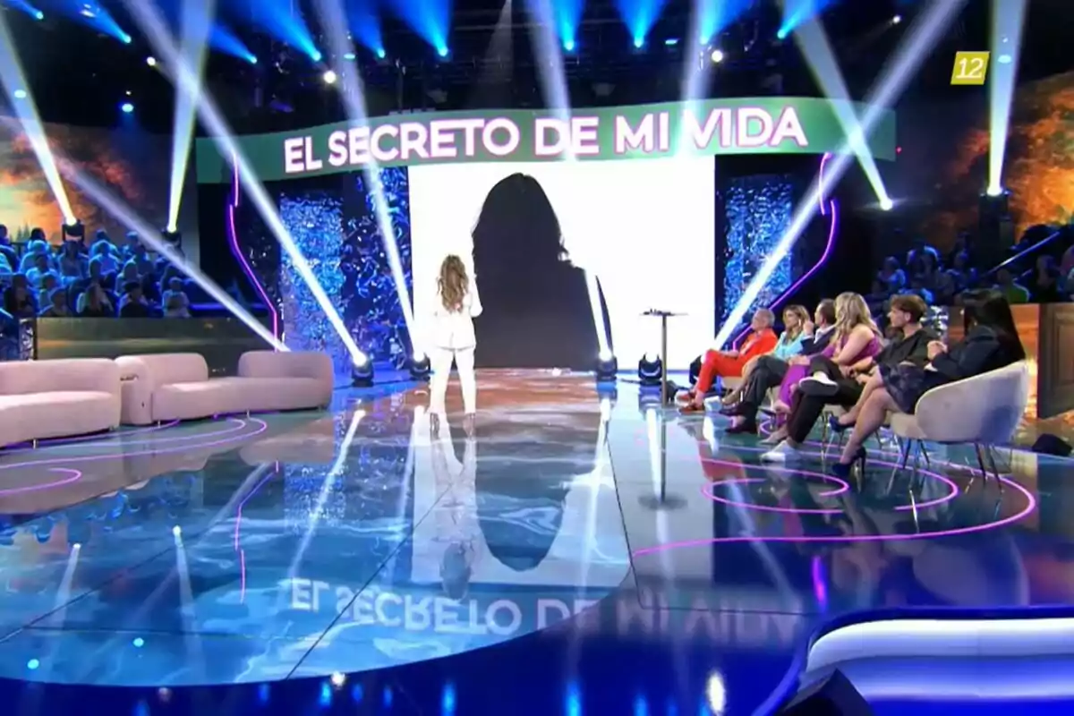 Captura del plató de La Vida Sin Filtros en la promo con Cristina Tárrega Captura del plató de La Vida Sin Filtros en la promo con Cristina Tárrega