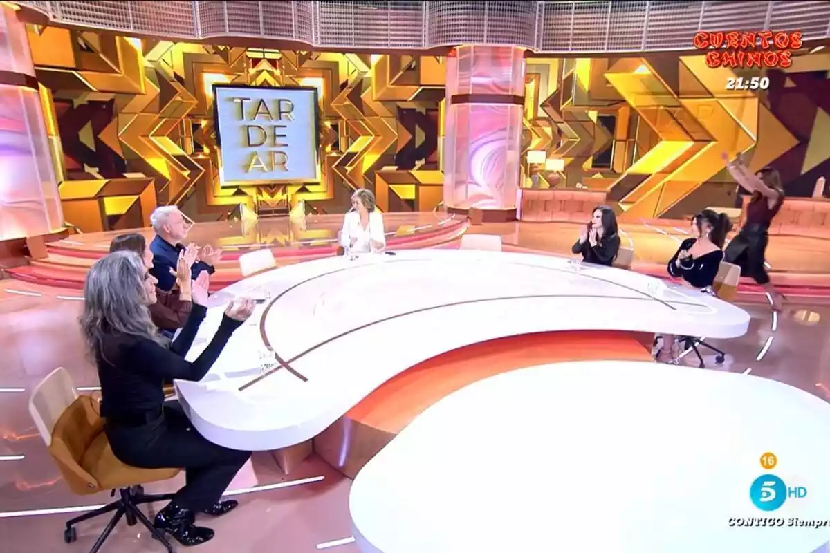 Plató de TardeAR en Telecinco, con Ana Rosa, Alaska, Mario Vaquerizo o Xavier Sardà Plató de TardeAR en Telecinco, con Ana Rosa, Alaska, Mario Vaquerizo o Xavier Sardà