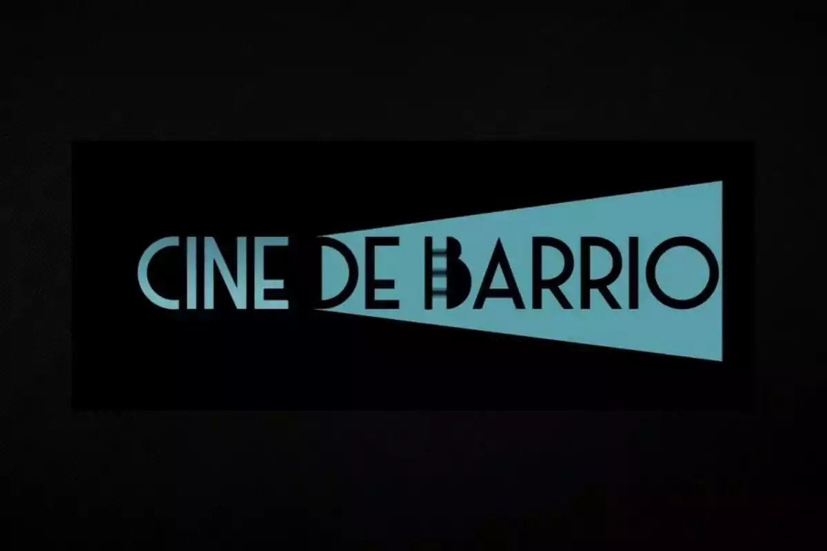 El logotipo de "Cine de Barrio" con letras azules sobre un fondo negro.