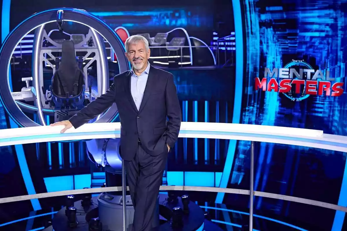 Posado de Carlos Sobera como presentador de Mental Masters en Telecinco Posado de Carlos Sobera como presentador de Mental Masters en Telecinco