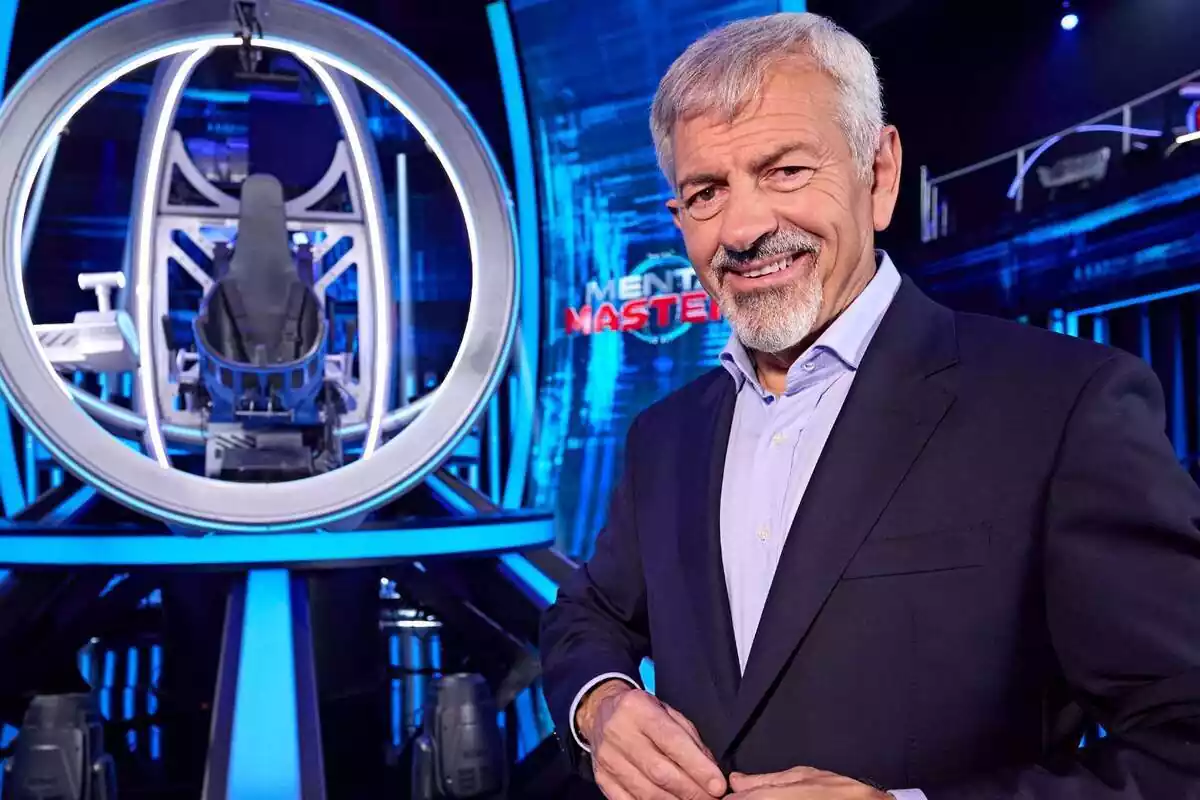 Posado de Carlos Sobera como presentador de Mental Masters en Telecinco Posado de Carlos Sobera como presentador de Mental Masters en Telecinco