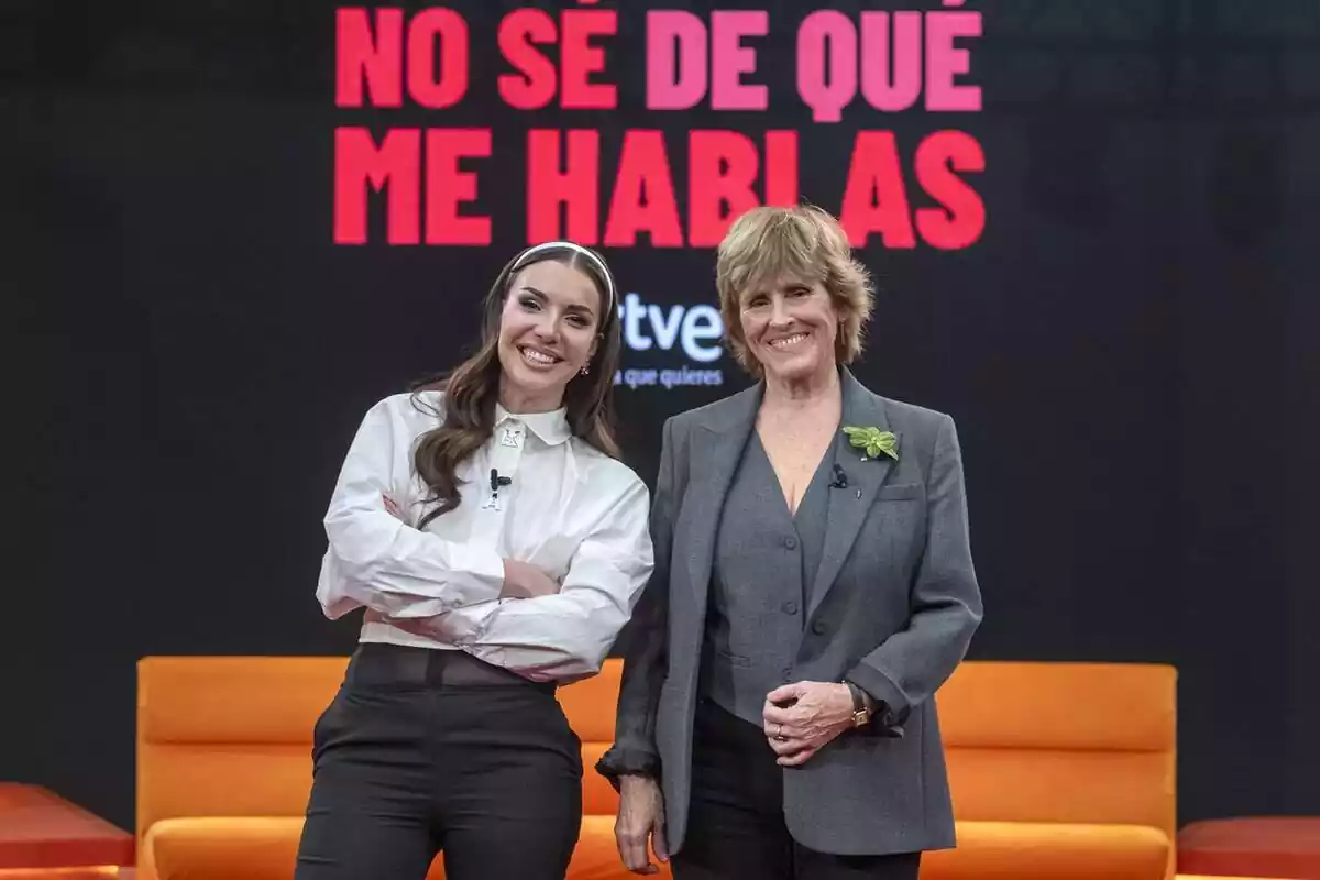 Posado de Mercedes Milá e Inés Hernand como presentadora de No sé de que me hablas en La 1 Posado de Mercedes Milá e Inés Hernand como presentadora de No sé de que me hablas en La 1