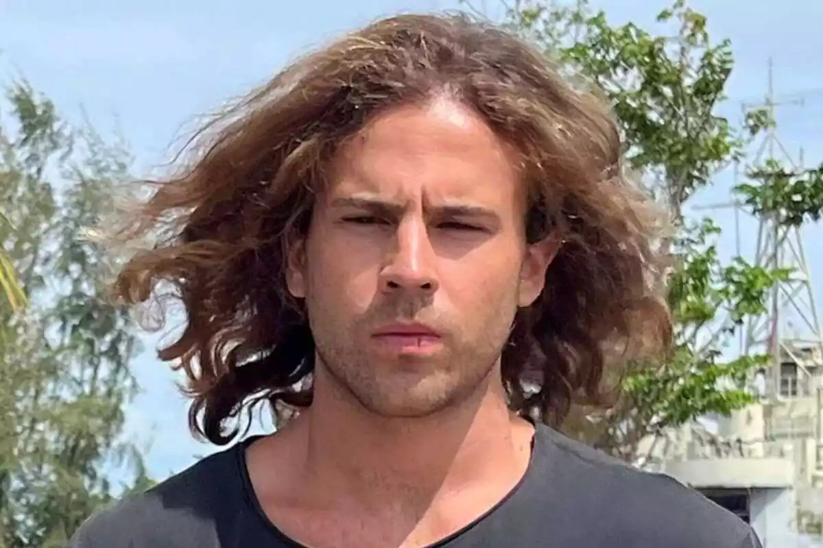 Primer plano de Daniel Sancho serio mientras estaba detenido Primer plano de Daniel Sancho serio mientras estaba detenido