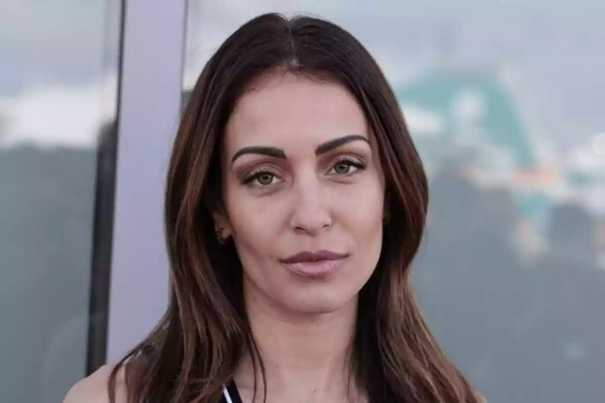 Primer pla de l'actriu Hiba Abouk durant la presentació d'Eva & Nicole