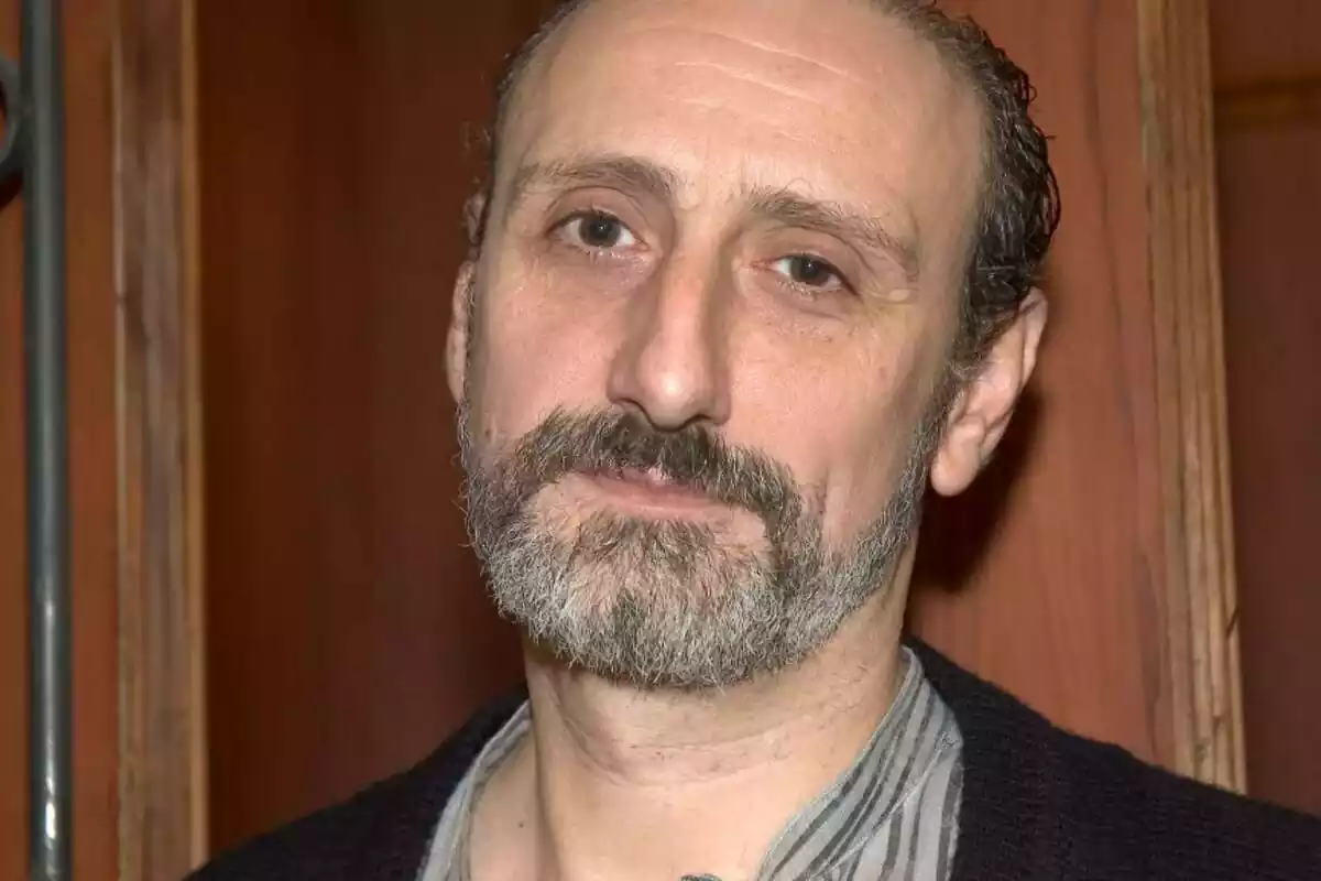 Primer plano de José Luis Gil en Aquí no hay quien viva