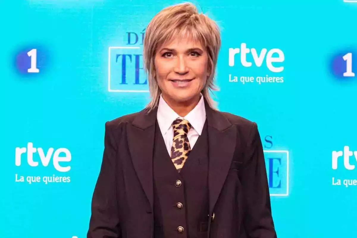 Primer plano de Julia Otero sonriendo en un evento de RTVE Primer plano de Julia Otero sonriendo en un evento de RTVE