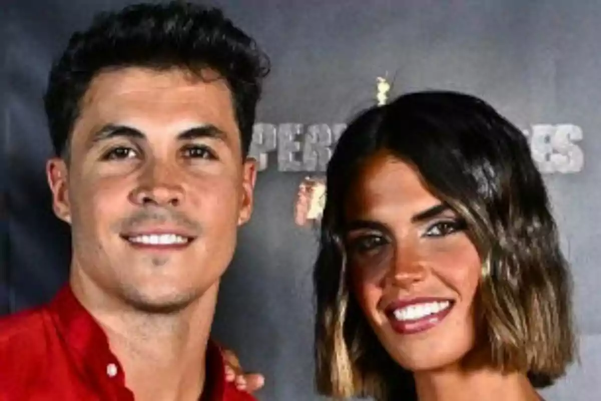 Kiko Jiménez y Sofía Suescun, ambos sonrientes, durante la fiesta que Cuarzo Producciones celebraba tras el éxito del reality 'Supervivientes All Stars'. Kiko Jiménez y Sofía Suescun, ambos sonrientes, durante la fiesta que Cuarzo Producciones celebraba tras el éxito del reality 'Supervivientes All Stars'.