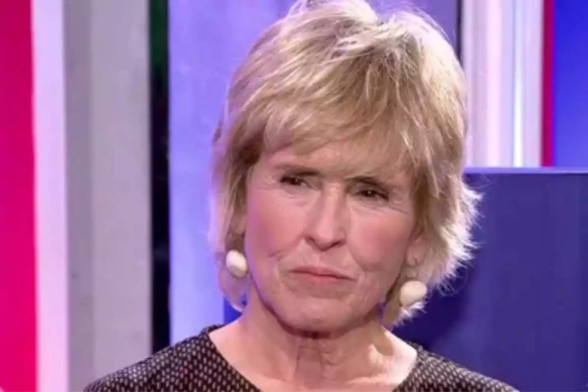 Primer plano de Mercedes Milá, enfadada durante su entrevista en 'Sálvame Deluxe' en Telecinco