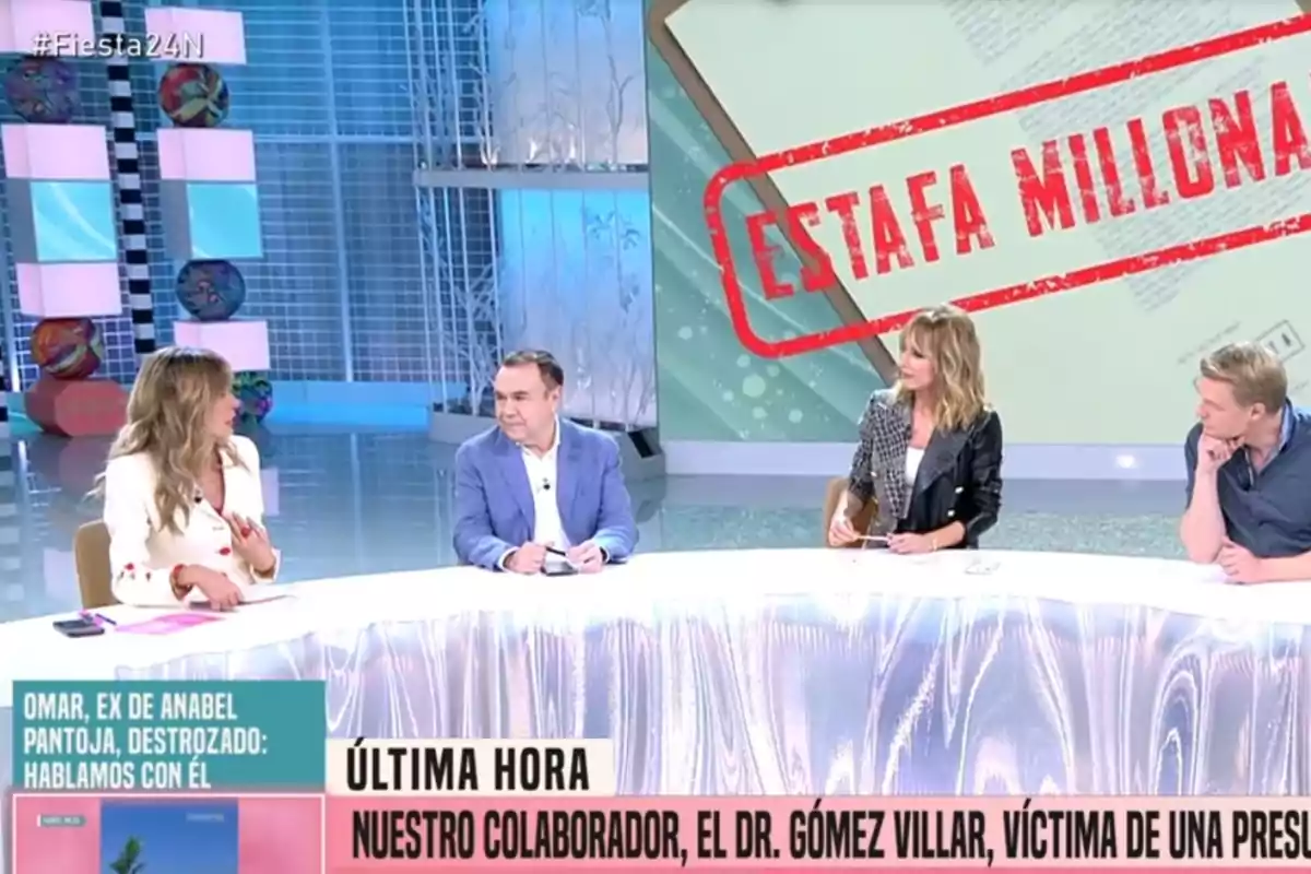 Marisa Martín-Blázquez, Juan Luis Galiacho, Emma García y otro hombre en una mesa redonda en el plató de 'Fiesta' hablando de estafas Marisa Martín-Blázquez, Juan Luis Galiacho, Emma García y otro hombre en una mesa redonda en el plató de 'Fiesta' hablando de estafas