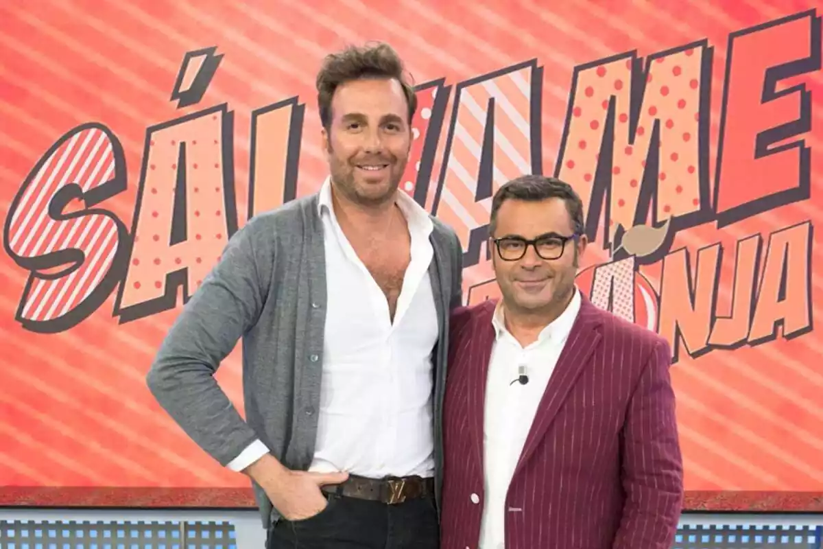 Raúl Prieto i Jorge Javier Vázquez posant somrients al plató de ‘Sálvame’ Raúl Prieto i Jorge Javier Vázquez posant somrients al plató de ‘Sálvame’